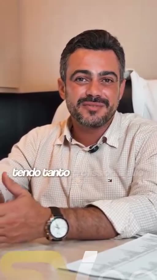 Dr. Daniel Peralba, cirurgião proctologista, gravando depoimento sobre a SVI